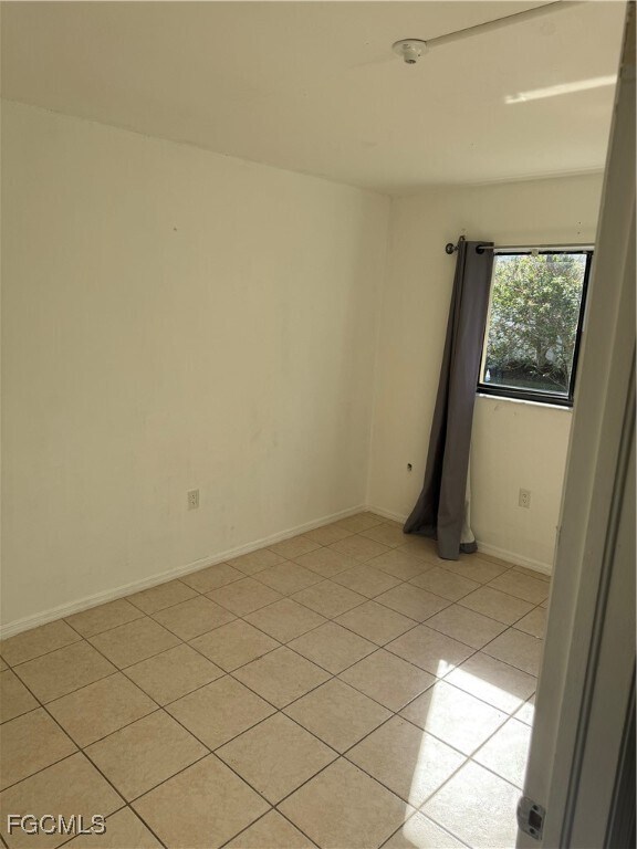 Building Photo - 1104 SE 8th St