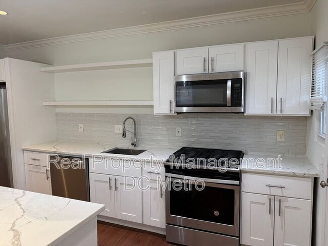 Building Photo - 405 Valley Ave SE