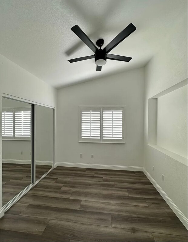 Building Photo - 5444 W Sunnyside Ct