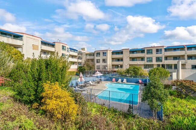 Building Photo - Cutest Condo on the Market!