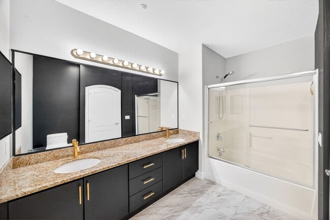 Building Photo - Luxury Downtown San Diego Condo | 2BR/2BA at Park Blvd West – $3,300/mo
