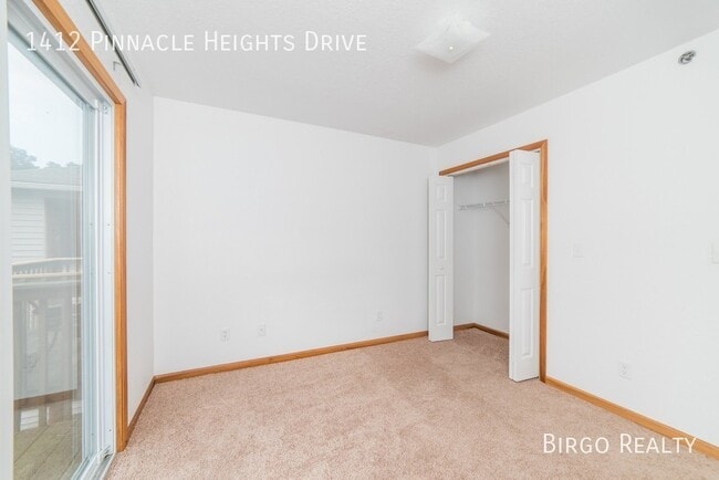 Building Photo - Move in Special! First Month's Rent is Fre...