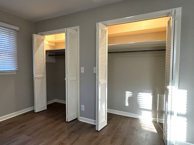 Building Photo - Spacious Brick Ranch Nestled Away — Close to Town!