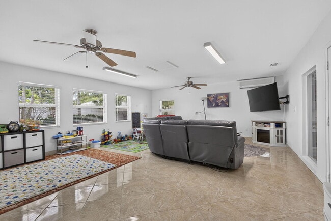 Building Photo - 4361 Fuschia Cir N