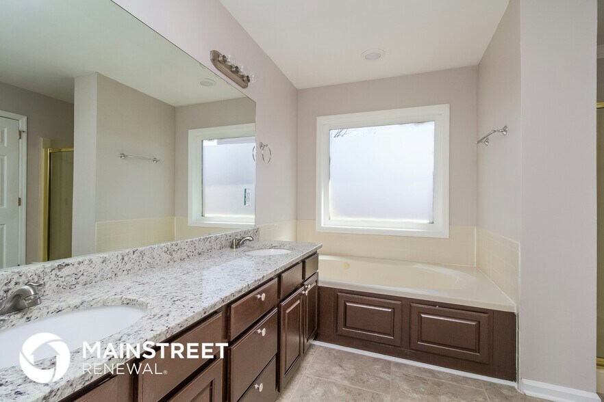 Building Photo - 4352 Cambridge Dr