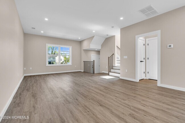 Building Photo - 333 1st St