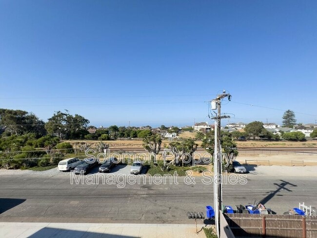 Building Photo - 2030 Broadway St