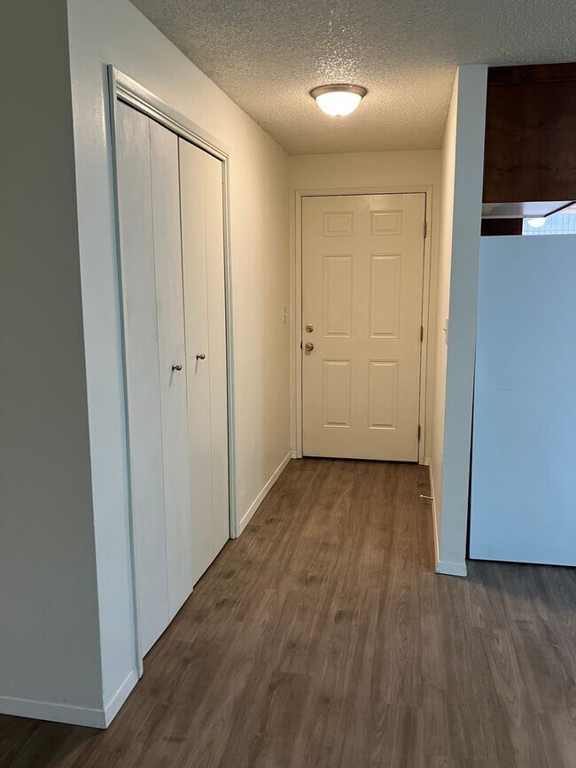 Building Photo - Remodeled Two Bedroom Duplex in North Sale...