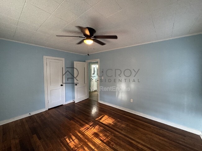 Building Photo - 1816 Kenmore Dr