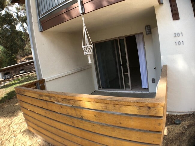 Building Photo - 1 BR 1 BA Condo in Encinitas, Gated Comple...