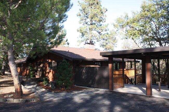 Building Photo - Wooded View Estate in Jacksonville