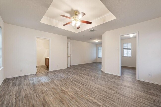 Building Photo - 102 Presidio Dr