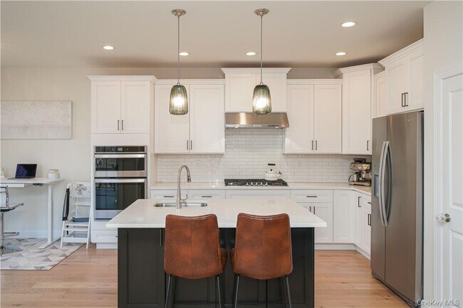 Building Photo - 20 Deforest Dr