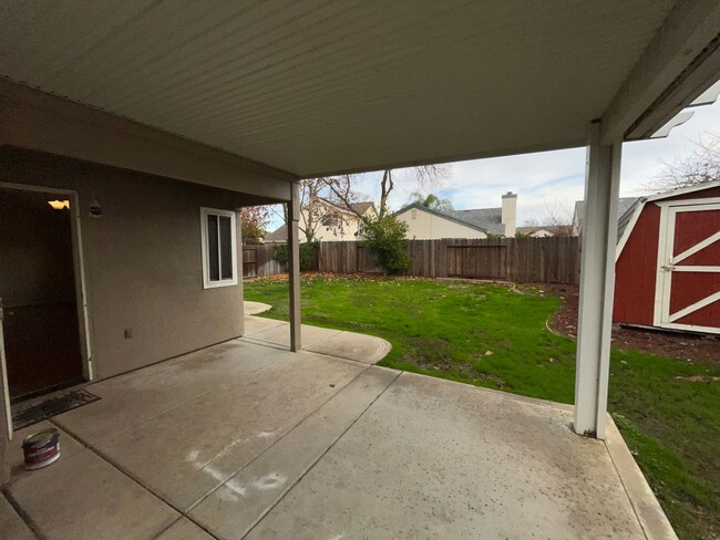 Building Photo - 4BR / 2.5 bath with over 1700 square feet....
