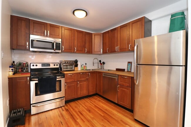 Building Photo - 206 Beacon Ave