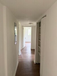 Building Photo - 3/1 off Orange Ave available now