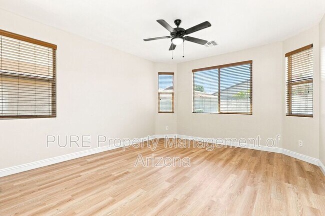 Building Photo - 1711 W Paisley Dr