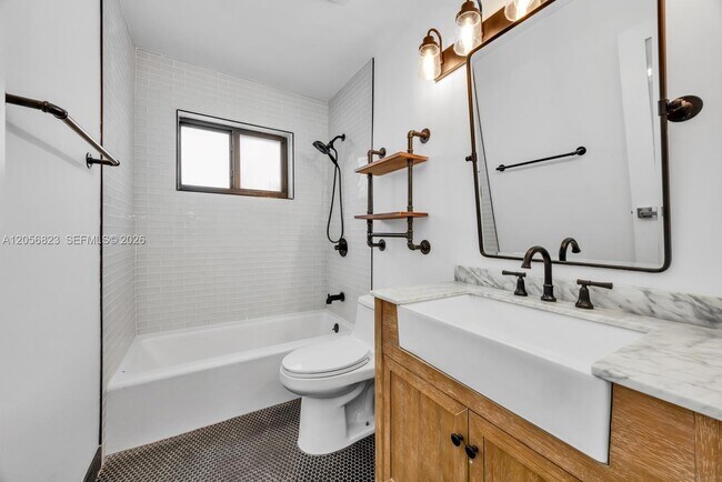 Building Photo - 3052 SW 26th St