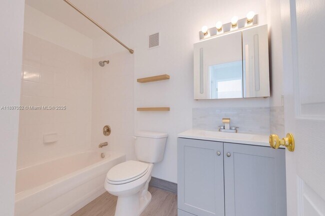 Building Photo - 5670 NW 116th Ave