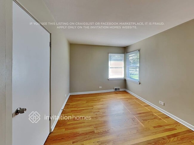 Building Photo - 5 E Adams St