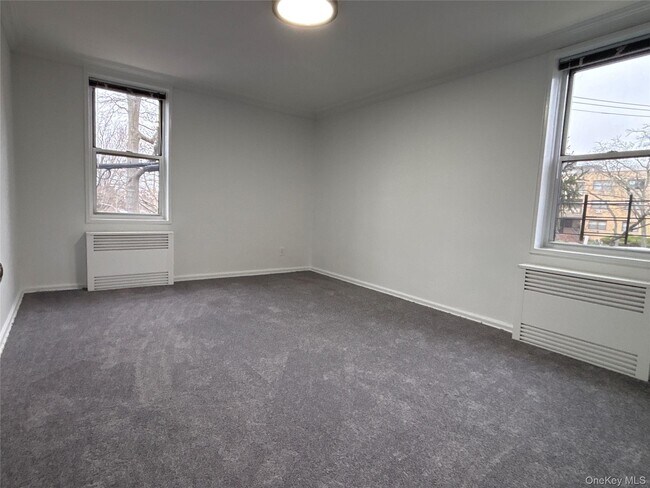 Building Photo - 50 S Middle Neck Rd