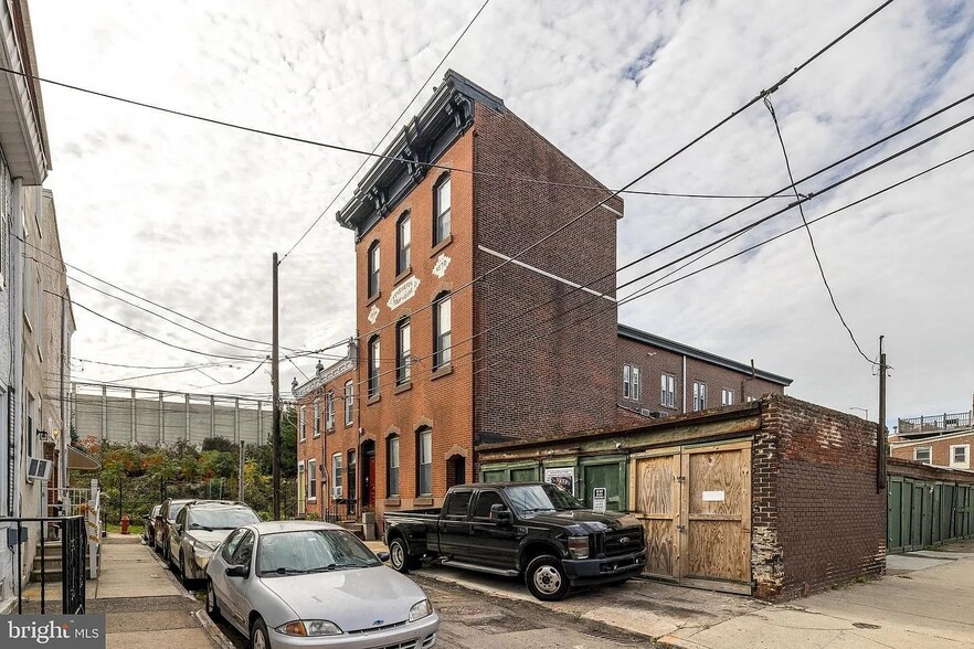 Building Photo - 1036 Crease St