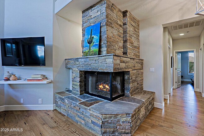 Building Photo - 6939 E Bramble Berry Ln