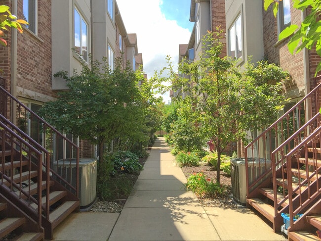 Building Photo - 3884 Wehrman Ave