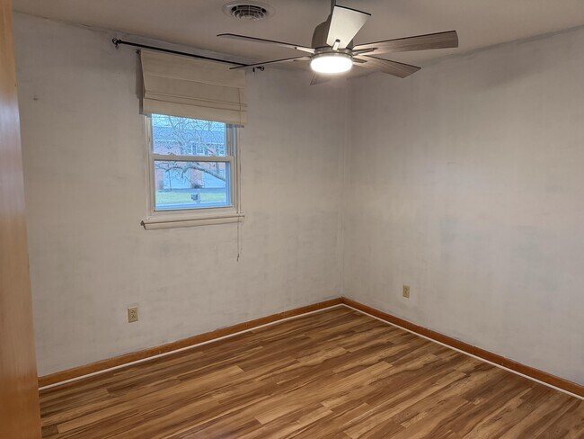 Building Photo - 304 Madison St