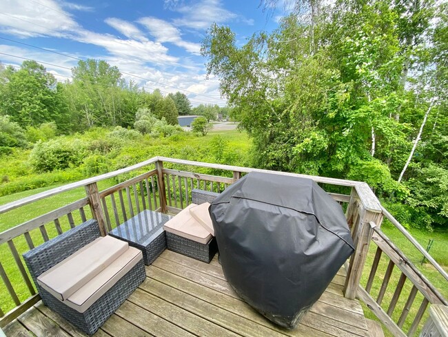 Building Photo - 3 Bedroom Apartment in Home VT Available 8/1!