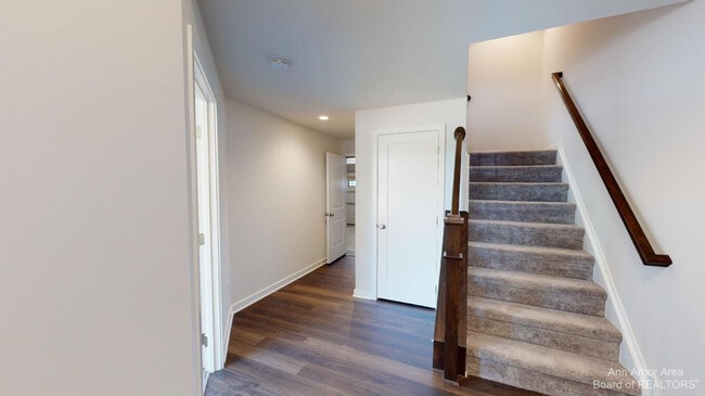 Building Photo - 2704 S Spurway Dr