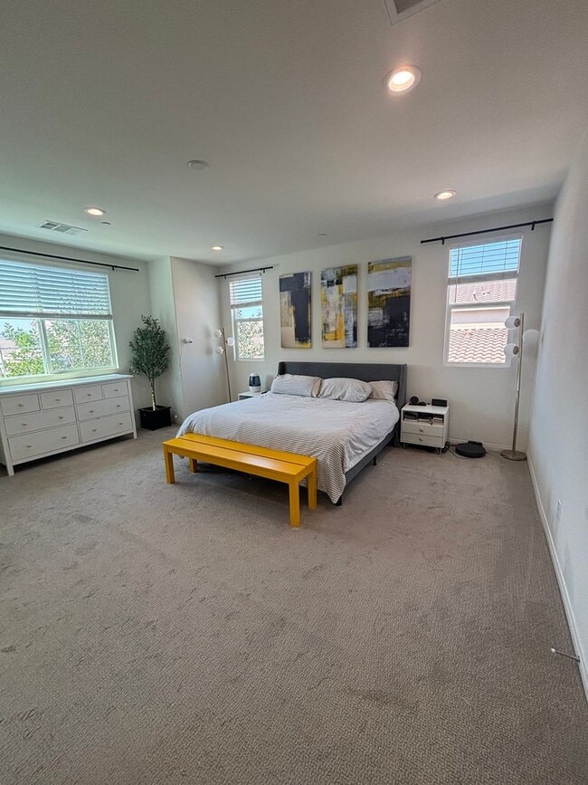 Building Photo - Beautiful 4- Bedroom Home