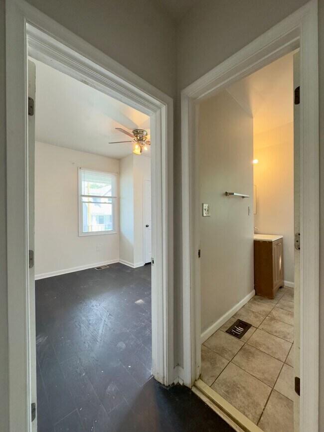 Building Photo - Charming 4 Bedroom/2 Bathroom in Asbury Av...