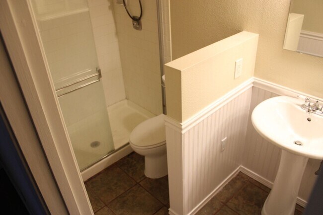 Building Photo - 507 Chabre Ct