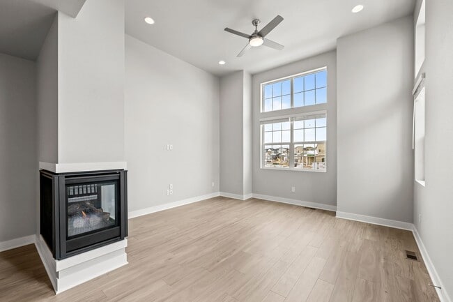 Building Photo - Spacious Family Home in Quiet Neighborhood