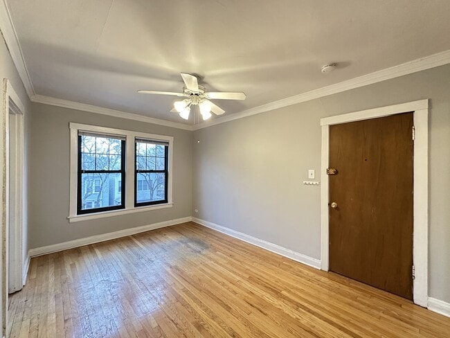 Building Photo - 3007 N Racine Ave