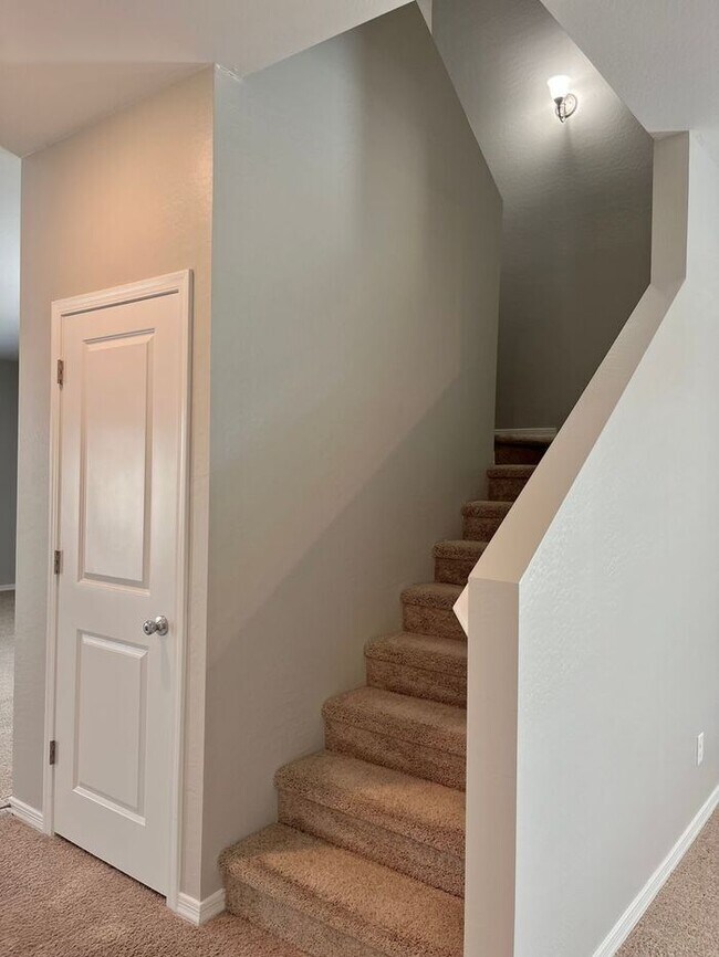 Building Photo - Home in Litchfield Park at Canyon Views! 5bd 3ba! Mountain Views!