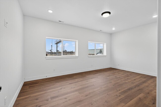 Building Photo - JR119L