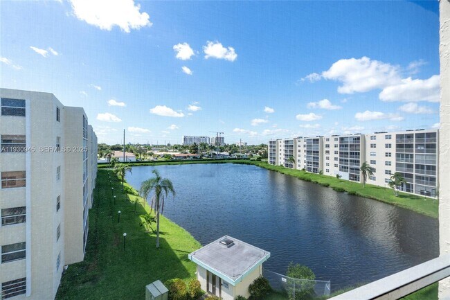 Building Photo - 321 SE 3rd St