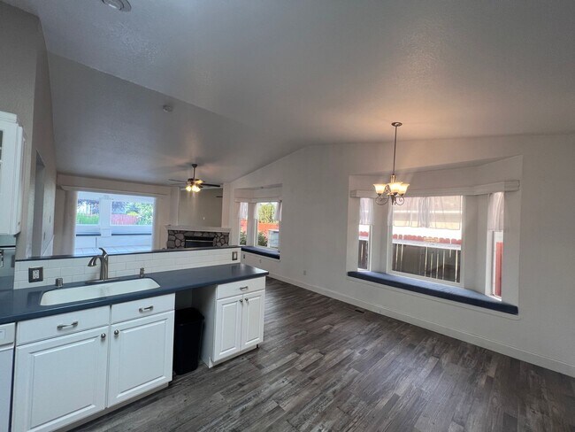 Building Photo - 4/3/2 Beautiful Home in Minden