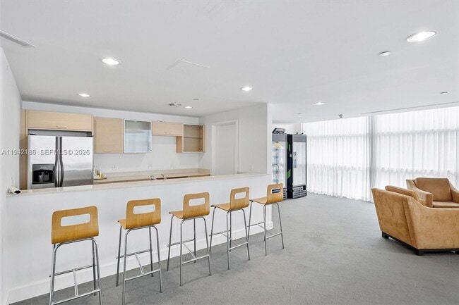 Building Photo - 350 NE 24th St