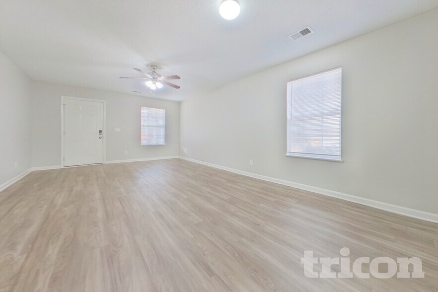Building Photo - 945 Schofield Ln