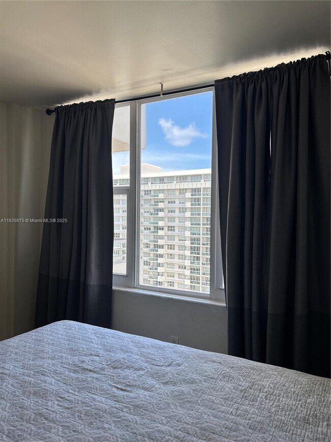 Building Photo - 5600 Collins Ave