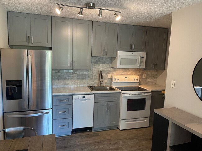 Building Photo - 403 Hayden Rd