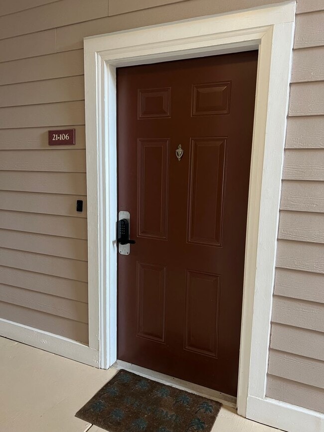 Building Photo - First Floor Condo at Bridgepointe - Beauti...