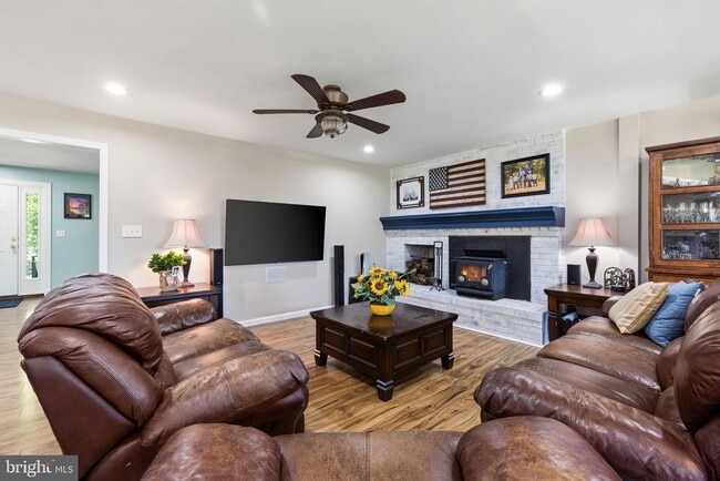 Building Photo - 4301 Mountain View Dr