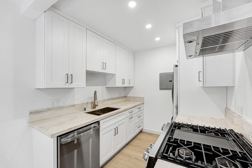 Building Photo - 1241 9th St
