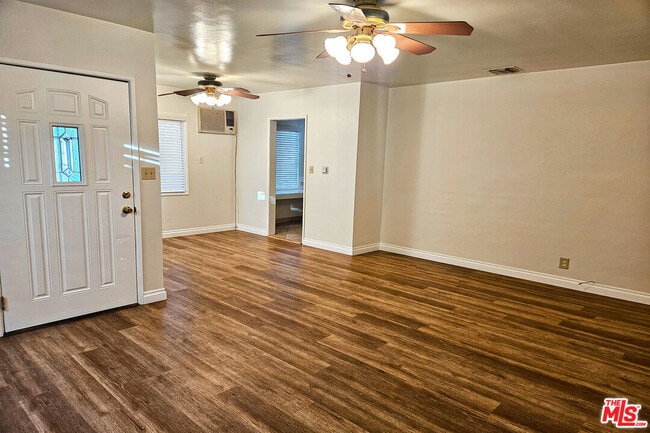 Building Photo - 9966 Glencrest Cir