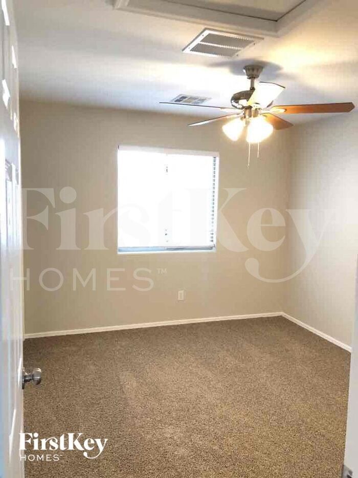 Building Photo - 29125 N Yellow Bee Dr