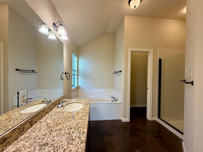 Building Photo - 602 Park Wood Circle